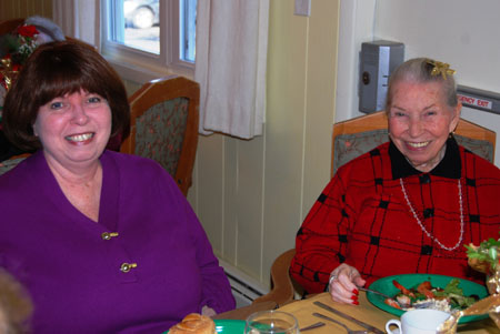 Residents and Their Families Celebrate the Holiday Season at McPeak’s Annual Party