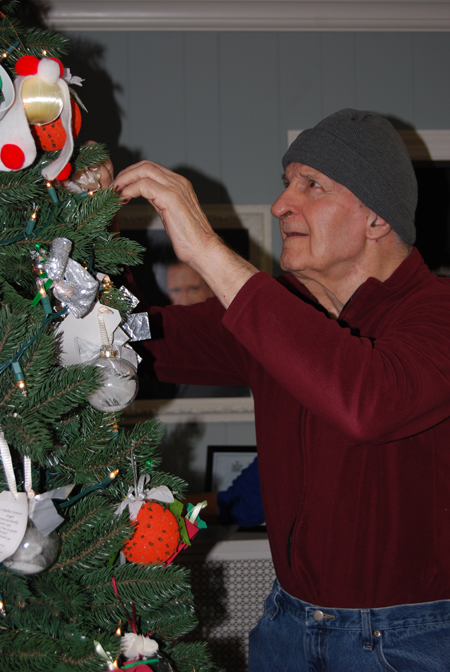 Residents and Their Families Celebrate the Holiday Season at McPeak’s Annual Party